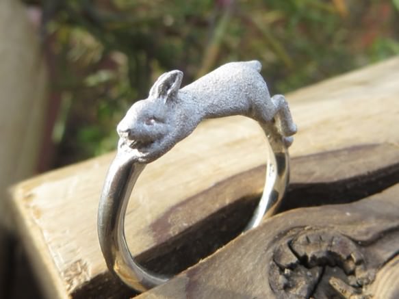 海珠堂 指輪 寝そべるうさぎ